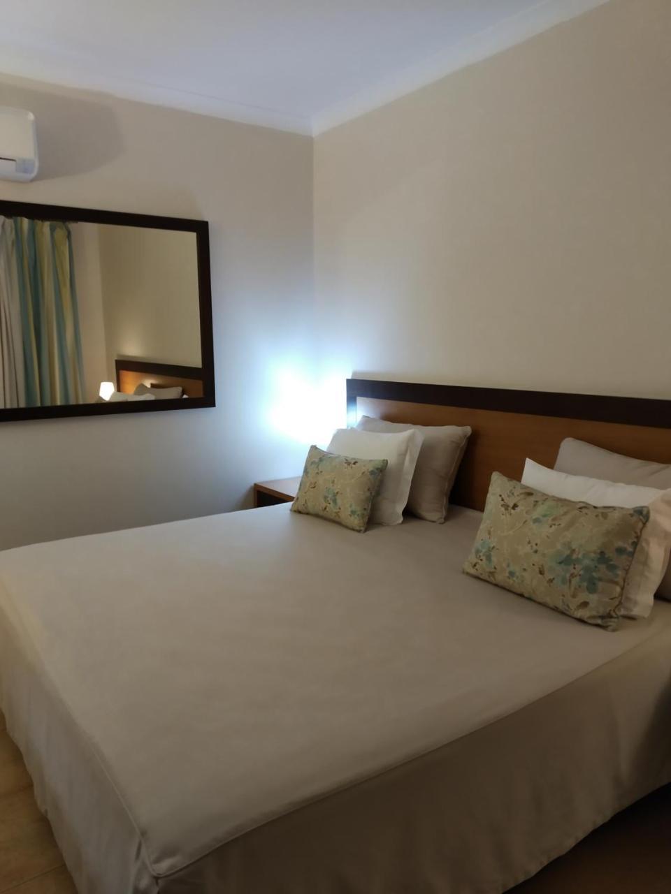 Malaika Hotel Bissau Bagian luar foto